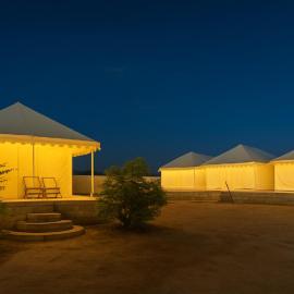 Desert Island Luxury Camp & Resort Jaisalmer，位于斋沙默尔的酒店