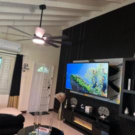 Paradise Harbour Tropical Luxury Retreat and Fully AC，位于Old Harbour的酒店