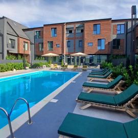 Nobil Residence - Luxury Apartment Near Therme & Airport，位于Tunari的酒店