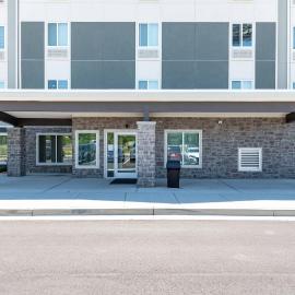 WoodSpring Suites Buford near Mall of Georgia-Lake Lanier，位于比福德的酒店