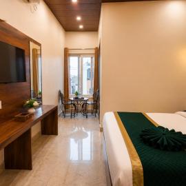 Hotel Ganga MBS Rishikesh # Best location # Family Hotel，位于瑞诗凯诗的酒店