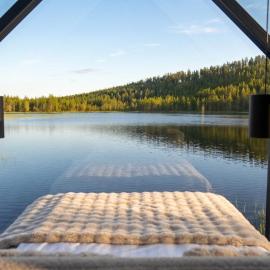 Sāmeland Retreat, Mirrored Glass Cabins, Swedish Lapland，位于阿尔维斯尧尔的酒店