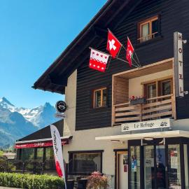 Le Refuge Hotel Restaurant，位于Ayer的酒店