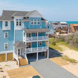 Hatteras Retreat Oceanfront 7 Bedroom Home，位于巴克斯顿的酒店