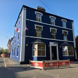 The station hotel and sports bar，位于米勒姆的酒店