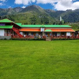 Multiple Hotels in Jahaz Banda Kumrat Valley，位于Tāl的酒店