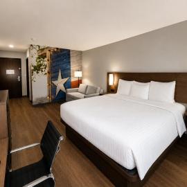 Clarion Pointe Addison - Dallas North,位于艾迪生的酒店