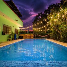 Casa Olivia at La Joya Escondita with Pool & Rooftop Lounge - 2BD - Near Sayulita and Punta Mita，位于Higuera Blanca的酒店