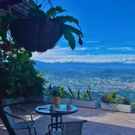 Casa Alta Colombia, ecolodge con vistas, Pereira，位于多斯克布拉达斯的酒店