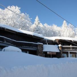 Chalet Hotel Les Marmottes 2 étoiles NN，位于Montferrier的酒店