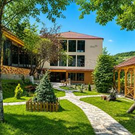 Madin Eco Hotel,位于Debed的酒店