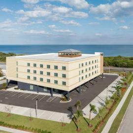 Fairfield Inn & Suites by Marriott Melbourne Beach，位于墨尔本的酒店