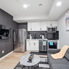 Suite in Ambleton - Calgary，位于Calgary的酒店