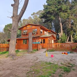 MARAVILLOSA Casona y cabañas en la ISLA de Neruda , arriendo temporal y anual
