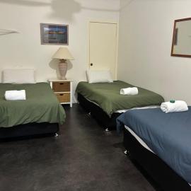 Apollonian Hotel，位于Cootharaba的酒店