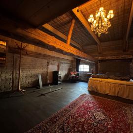 Anno 1782 Unique Romantic Glamping at the Manors Historic Barn，位于阿纳格的酒店