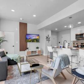 2BR Near BOK Center - Gym, Lounge, Balcony, Pet OK