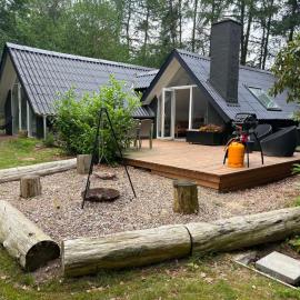 Modern Oasis Surrounded By Nature，位于瑞伊的酒店