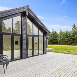 New Inviting Holiday Home Near Beach And Nature，位于博托比的酒店