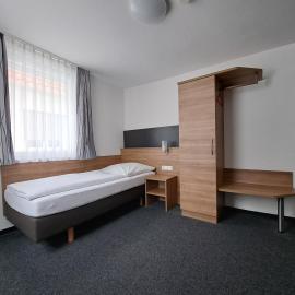 Hotel zur Post，位于泰克山麓魏尔海姆的酒店