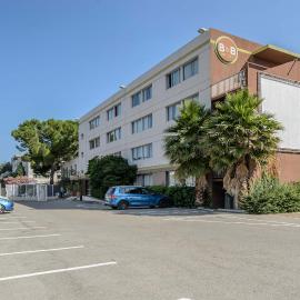 B&B HOTEL Nîmes Ville Active 3 étoiles，位于尼姆的酒店