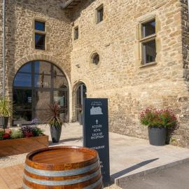 Château du Poët-Célard，位于Le Poët-Célard的酒店