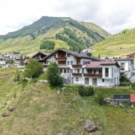 Soliva Hotel & Apartments by MEIN SAMNAUN - MOUNTAIN HOMES，位于萨姆瑙恩的酒店