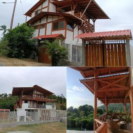 Beach house on a coastal cliff in Canoa-Manabí