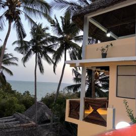 Mafia Beach Bungalows sea view，位于Utende的酒店