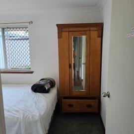 Wattle Close - Room in a Shared house，位于Kelmscott的酒店