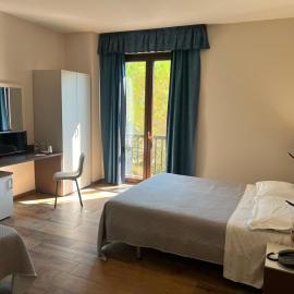 Il Grifo Hotel e Bisteccheria Toscana，位于蒙特普齐亚诺的酒店