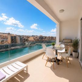 St Julian`s Seafront 2Br Apartment Spinola - BBQ Central & Peaceful，位于帕切维拉的酒店