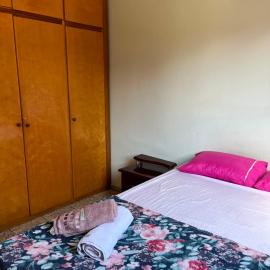 Apartamento simples no centro de Lavras com garagem