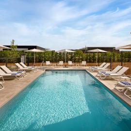 Courtyard by Marriott Lyon Eurexpo Stadium，位于热纳的酒店