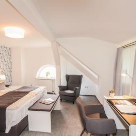 Hofgut Dippelshof Hotel- und Restaurant KG，位于达姆施塔特的酒店