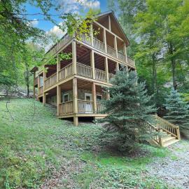 Cozy Stone Cabin Retreat Near Beech Ski Slopes，位于榉木山的酒店