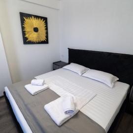 NORTH GATE Rooms，位于Afumaţi的酒店