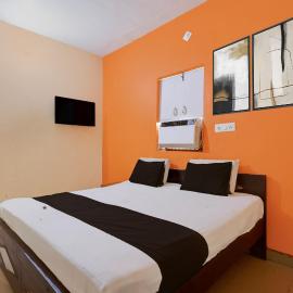 Hotel O Royal Inn Hotel，位于Hāpur的酒店