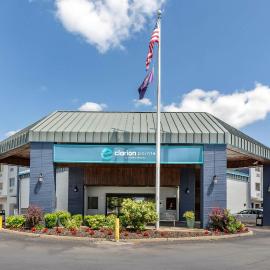 Clarion Pointe Louisville East，位于路易斯威尔的酒店