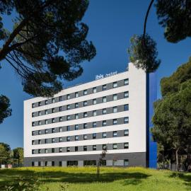 ibis budget Madrid Aeropuerto，位于马德里的酒店