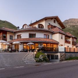 Hotel Alpenjuwel，位于Melago的酒店