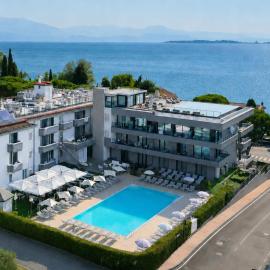 Hotel Oliveto，位于代森扎诺-德尔加达的酒店