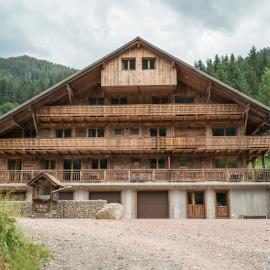 CHALET LES CERFS，位于沙泰勒的酒店