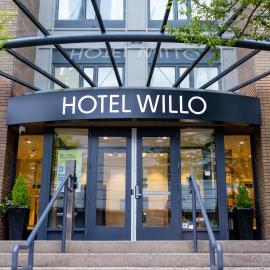 Hotel Willo - previously known YWCA Hotel，位于温哥华的酒店