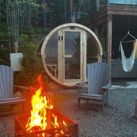 Vertigo-Chalet-Fleuve-Montagnes-Spa Sauna，位于Les Éboulements的酒店