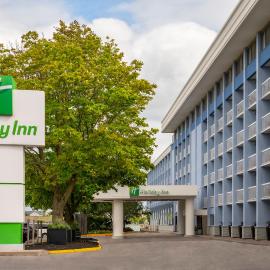 Holiday Inn Kingston - Waterfront by IHG，位于金斯顿的酒店