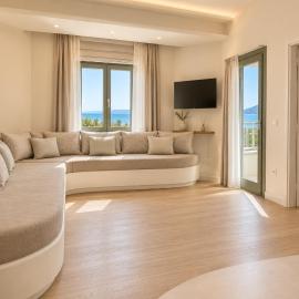 Niriides Sea View Luxury Suites, Brand New 2026 August，位于开普利的酒店
