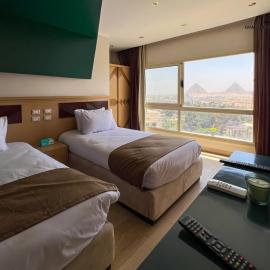 Grand Museum with Pyramids view inn，位于开罗的酒店