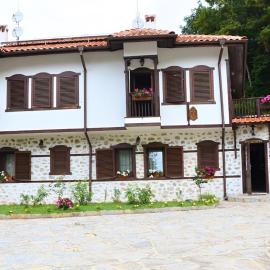 Family Hotel Dinchova kushta，位于Rozhen的酒店