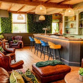 Private Pub-Group Stays Brecon Beacons Alderfalls，位于尼思的酒店